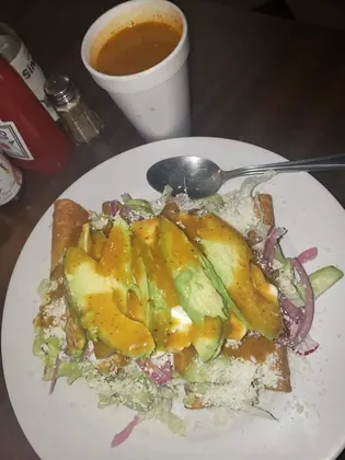 Mariscos y Antojitos Las Plebes seafood, business photo 3